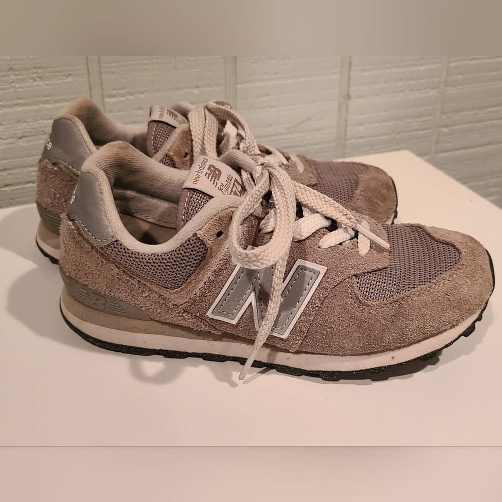 Kids Size 1.5 New Balance 574 Athletic Shoes Sneakers Gray